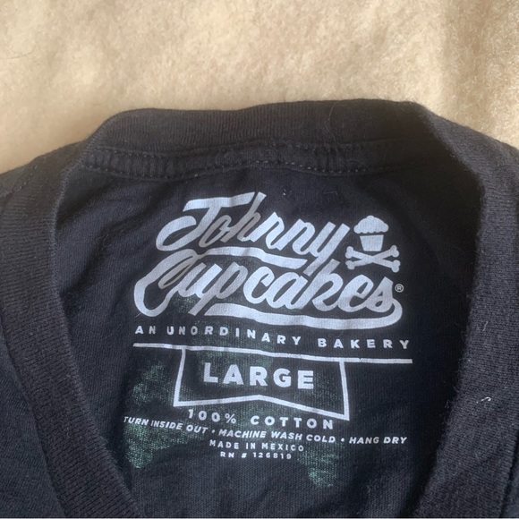 Johnny Cupcakes pirate/kraken tee, large - Picture 5 of 7